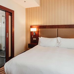 One-Bedroom King Suite